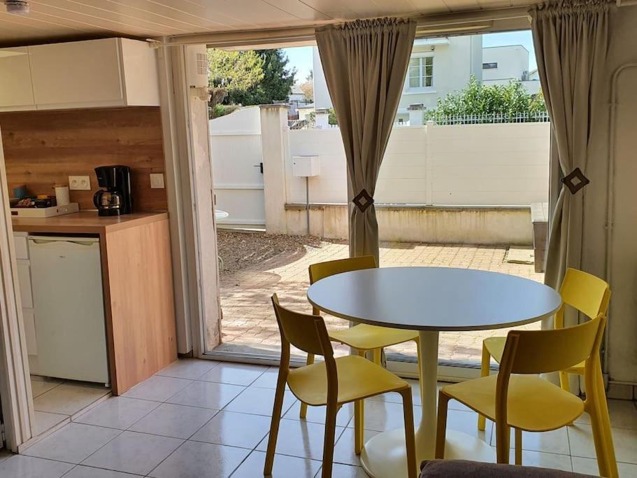 Logement Amboise Centre Avec Terrasse Privee Esterno foto