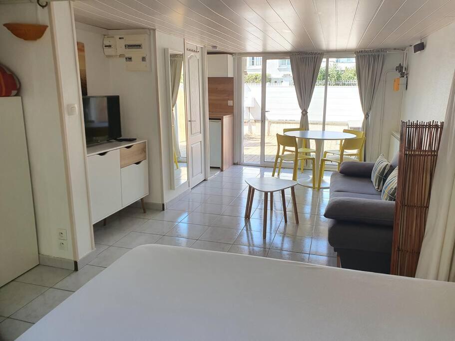 Logement Amboise Centre Avec Terrasse Privee Esterno foto